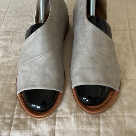 Boutique Open Toe Side Slit Sandal Size 8.5 - Picture 3 of 8